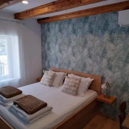 Sumic Harbour View *