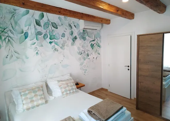 Апартаменты Sumic Harbour View *