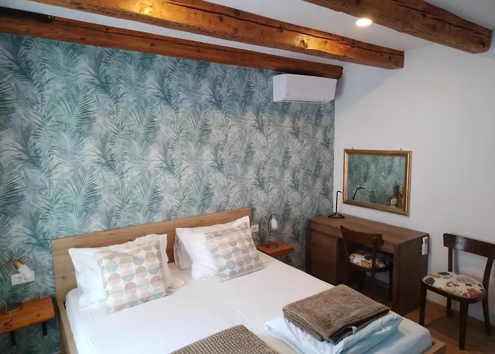 Sumic Harbour View Апартаменты