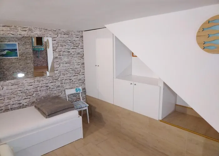 Sumic Harbour View Апартаменты *